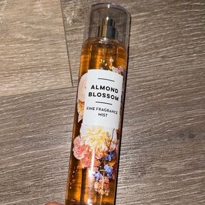 Bath & Body Works Almond Blossom Fragrance Mist - Amber and Floral